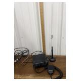 177Radio Shack CB radio w/ antenna *untested