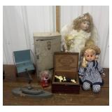 Metal refrigerator, dolls, chess pieces t