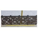 Cast iron garden piece w/leaves 45/12