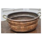 Oval dovetailed copper pot w/brass handles