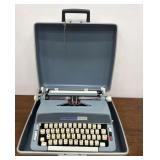 Signature 510 Typewriter in case