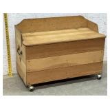 Lift Top Blanket Box on wheels (pine) 34/17/23