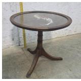 Round tray top stand with brass feet and a