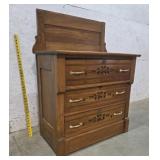 Spoon carved 3 drawer dresser oak 32x18x20