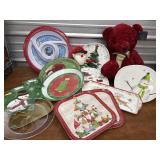 Holiday trays/plastic & tin (12), big red teddy &