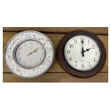 2 Quartz Clocks