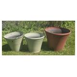 3 plastic flower pots