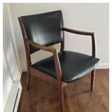 Mid century arm chair 23x22x17