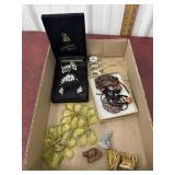 Costume jewelry, Wade figures