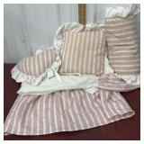 Bed Skirt and pillows twin size daybed???