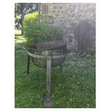 cast iron pot with stand 22x24