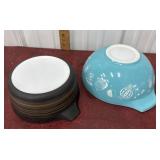 2 Pyrex bowls ï¿½Terraï¿½ and ï¿½Hot air Balloonsï¿½
