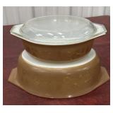 2 Pyrex dishes 'Early American' *1 without lid