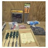 Chisels, taps, extractors, carving set