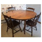 Beautiful round oak turned leg table w/ arrowback