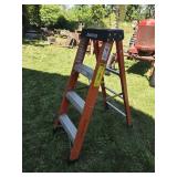 Babcock 4' fiberglass step ladder