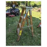 4' wood step ladder