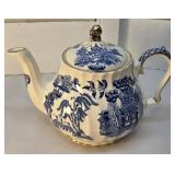 Small Sadler blue willow teapot - small nic on