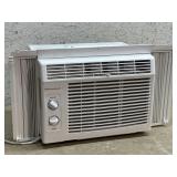 Ocean Breeze Air Conditioner 5000btu - like new
