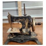 Toy sewing machine