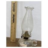 Finger oil lamp with chimney