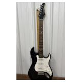 Silvertone electric guitar *needs string,
