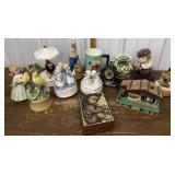 Assorted music boxes *most work