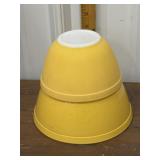 Yellow Pyrex bowls *scratches