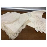 2 Gorgeous Linen Tableclothï¿½s (approx 33ï¿½ x 35)