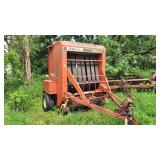 JT Byron Gehl 1860 Round Baler