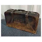 Q2 Suitcase 25" W x 14" D x 8" L