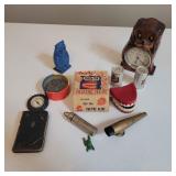 P1-Q1 10 Clock, talking teeth, Com Novelties match