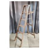UH Wooden ` Folding Ladder 6ft