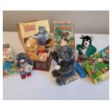 P1-Q1 vintage Mechanical bear toys keywind reading