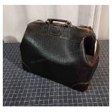 R2 ï¿½Genuine Cowhideï¿½ Stamp carrying bag