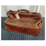 R2 Compact vintage leather Suitcase 18" L x 10" D
