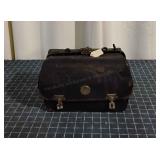 Q2 clamshell-style opening Suitcase