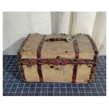 Q2 White Paper Finish Red Leather Bands Trunk