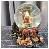 T1 Santa Claus Snowglobe Music box Plays Chesnuts