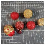 D6 6pc Gold & Red Ornaments