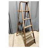 UH 6Ft folding Wood ladder