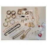 I2 25+Pc Costume Jewelry