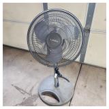 T1 Lasco Oscilating fan free standing