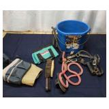 H3 8Pc Curry Comb Heated water bucket bridal