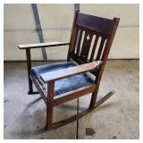 Q1 Oak Rocking chair Antique upholstered