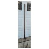 YD 5 Tine Wood Handle Pitchfork