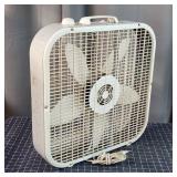 F3 lasko Box Fan 110v