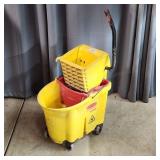 M5 Rubbermaid ringer Mop bucket