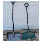 YD 2 Strait & Curved Handle Snow Shovels