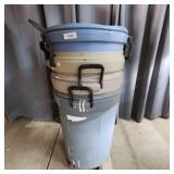 YD 4pc Rubbermaid Garbage cans